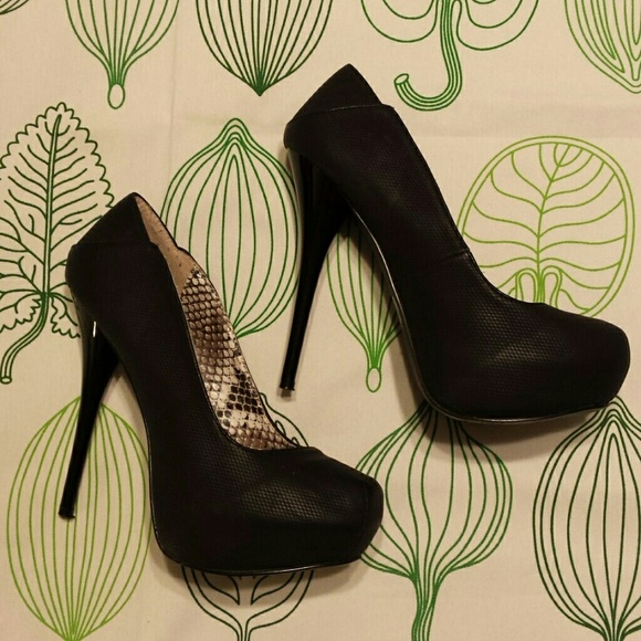 Qupid Black 5-inch Platform Heels 6.5 Faux Leather - Picture 2 of 7